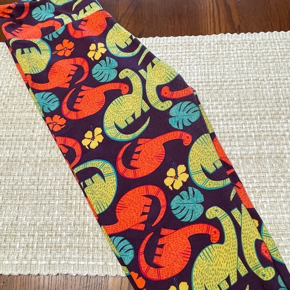 OS LuLaRoe Dinosaur Leggings - Picture 5 of 7
